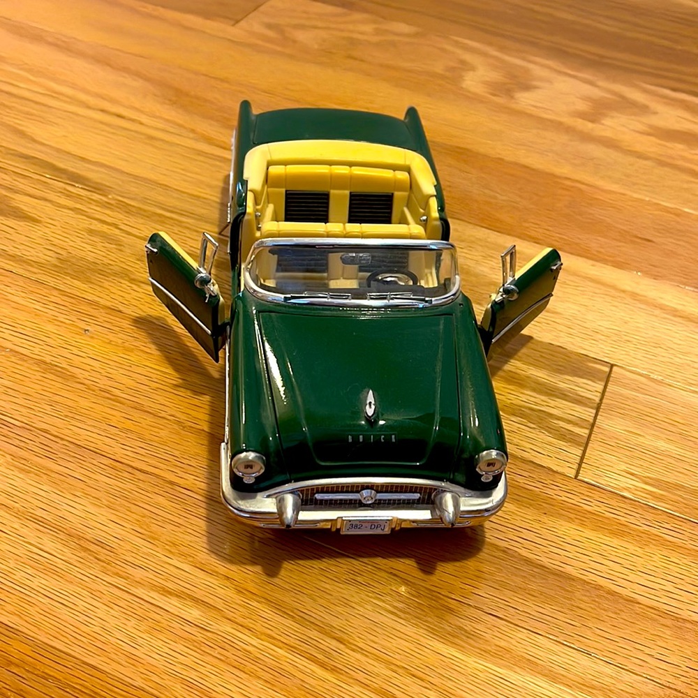 Collectible 1955 Buick century Car model 382 DPJ. Mira brand